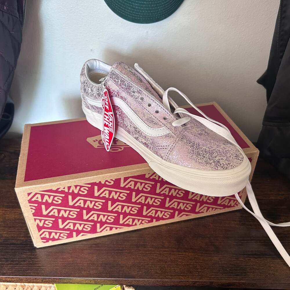 NWT 7.5W Vans Old Skool Cracked Leather Sneakers - lavender/pink